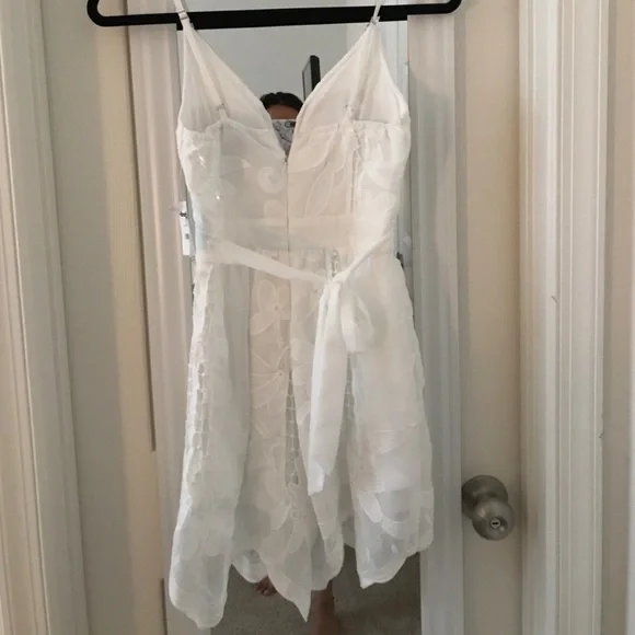 Charlotte Russe White Deep V-Neck Floral Romper - Picture 4 of 8